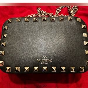 Valentino Garavani Rockstud Chain Camera Crossbody Bag Leather Small Black
